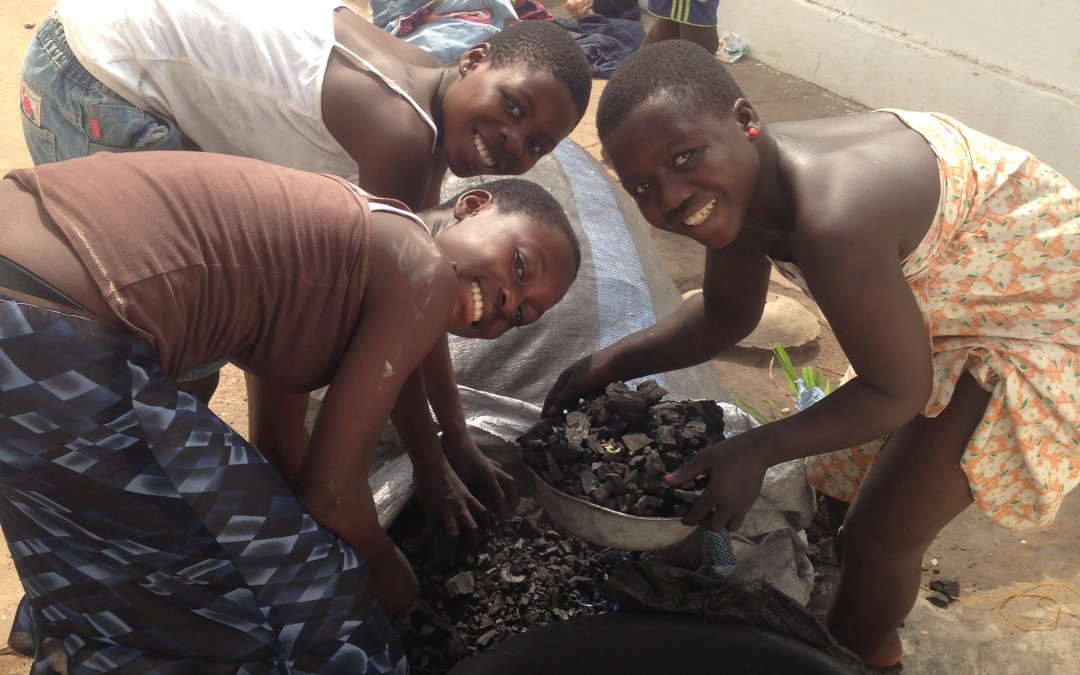 Mission food : aide alimentaire et charbon