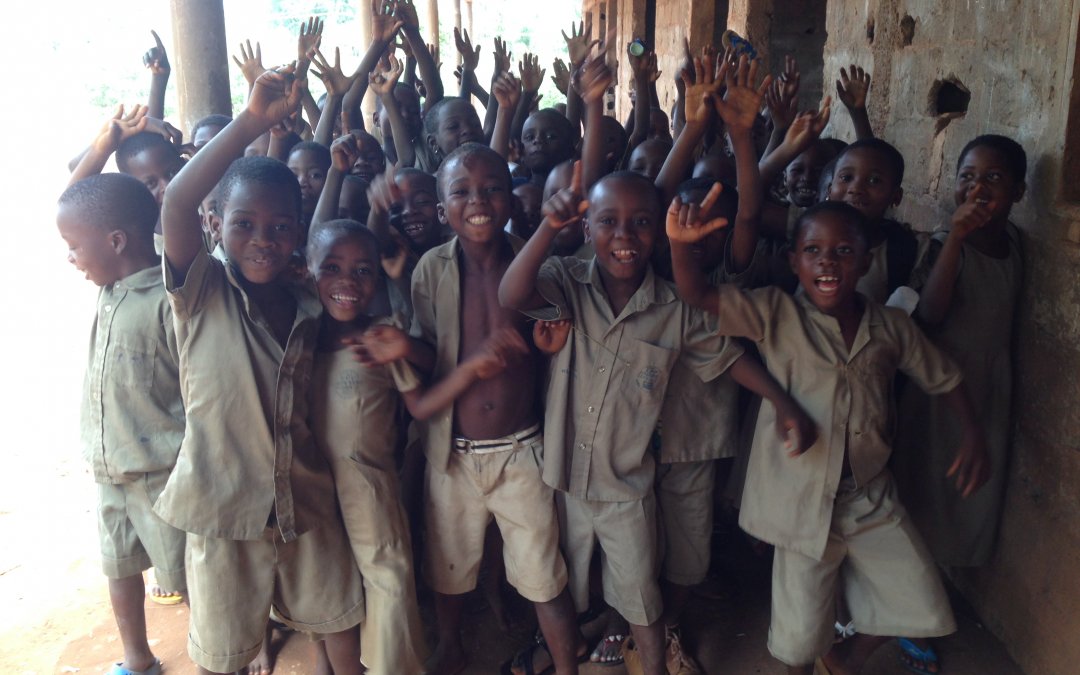 Mission école : Distribution des cahiers aux villages de Kébé Apéyémé et Nimagnan (sept 2013)
