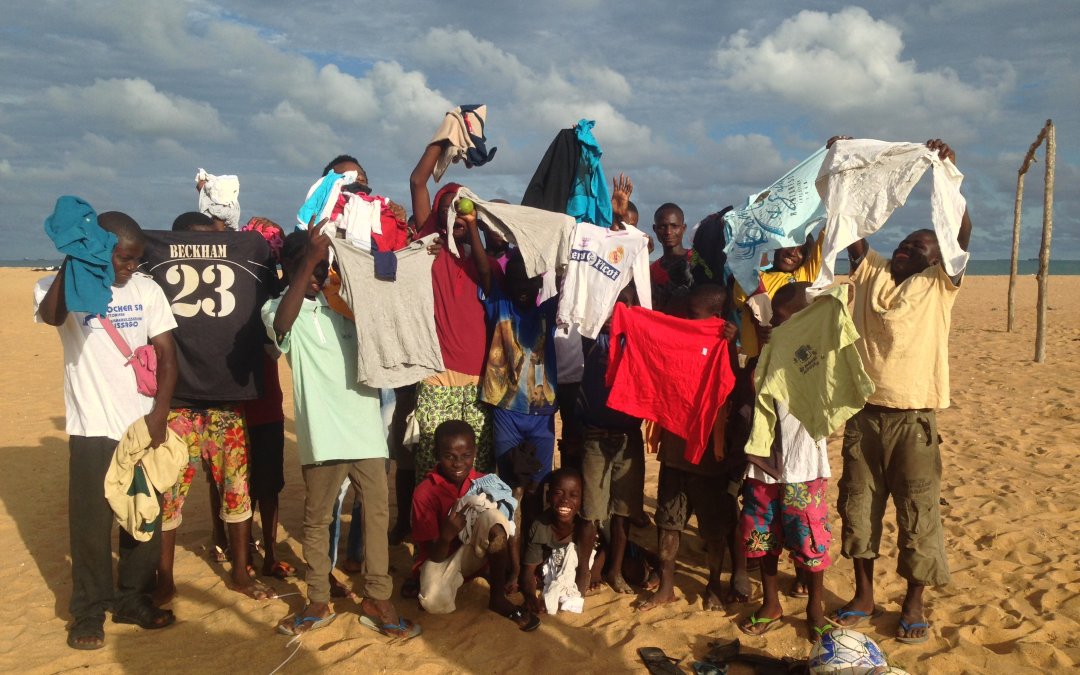 Mission vêtements : Distribution d’habits pour les enfants des rues (Avril/mai 2014)